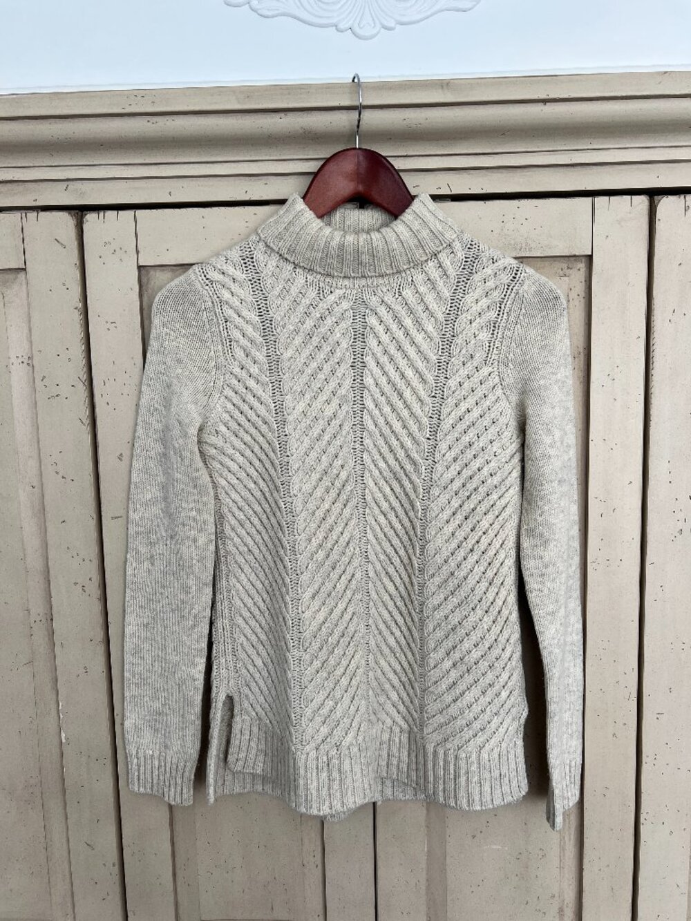Vince Chevron Cable Knit Turtleneck Sweater Heather Oatmeal Side Slits XXS